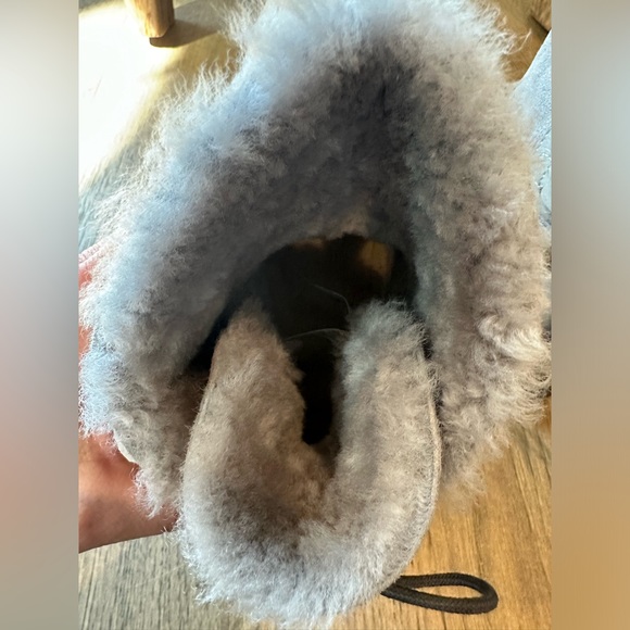 EUC UGG women’s Gray shearling shortie boots - Picture 4 of 8